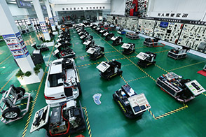 标准的汽车贴膜实训工位