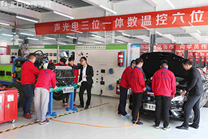 标准的汽车精洗实训工位