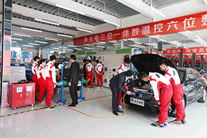 手把手指导汽车改色实训